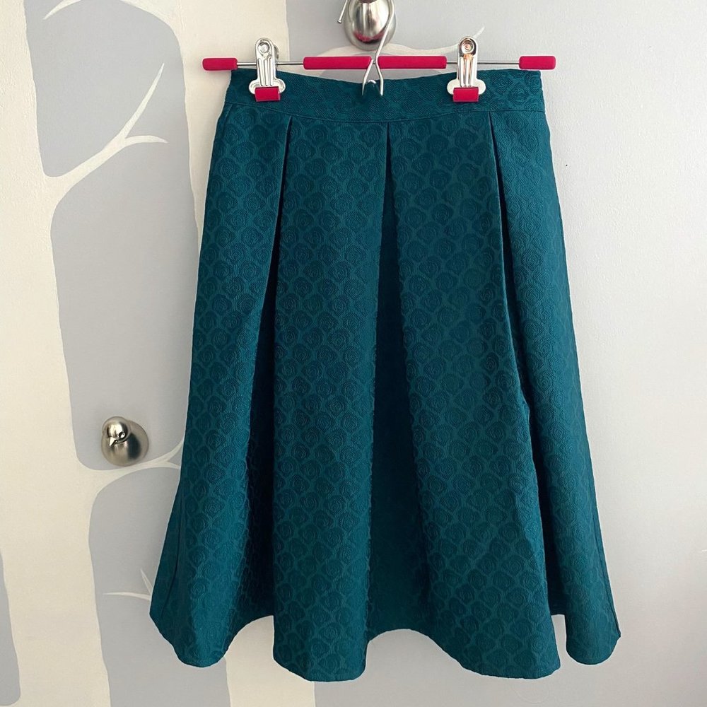 BNWT Chicwish  pleatedTurquoise Jacquard midi skirt